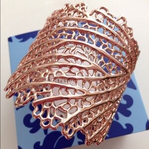Stella & Dot Leaf Design Bracelet in Rose Gold
